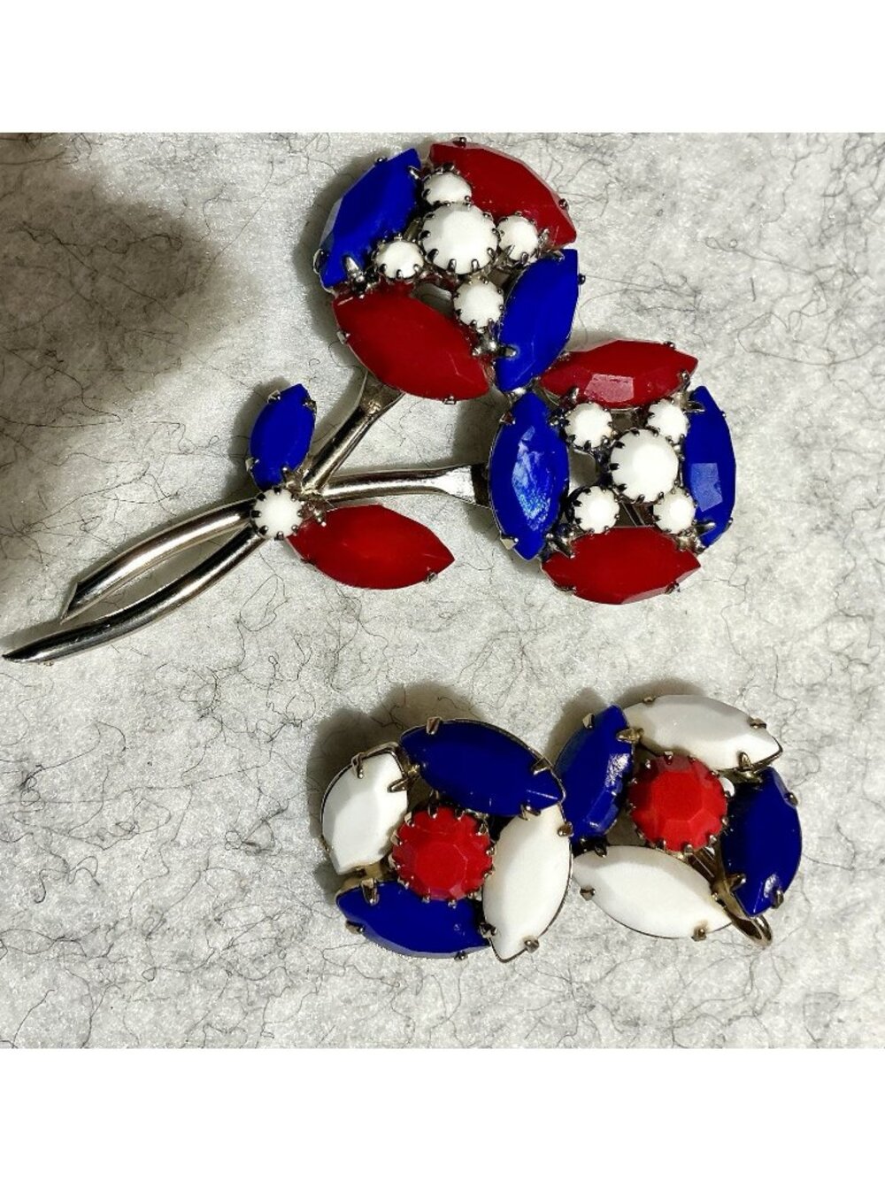 Vintage Americana Flower Spray Brooch Red White Blue Milk Glass Clip on Earrings